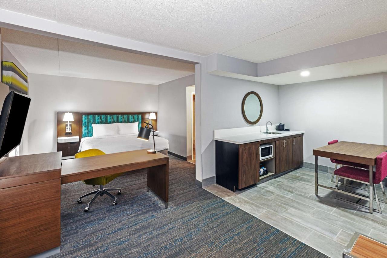 Hampton Inn & Suites Tulsa-Woodland Hills Exterior photo